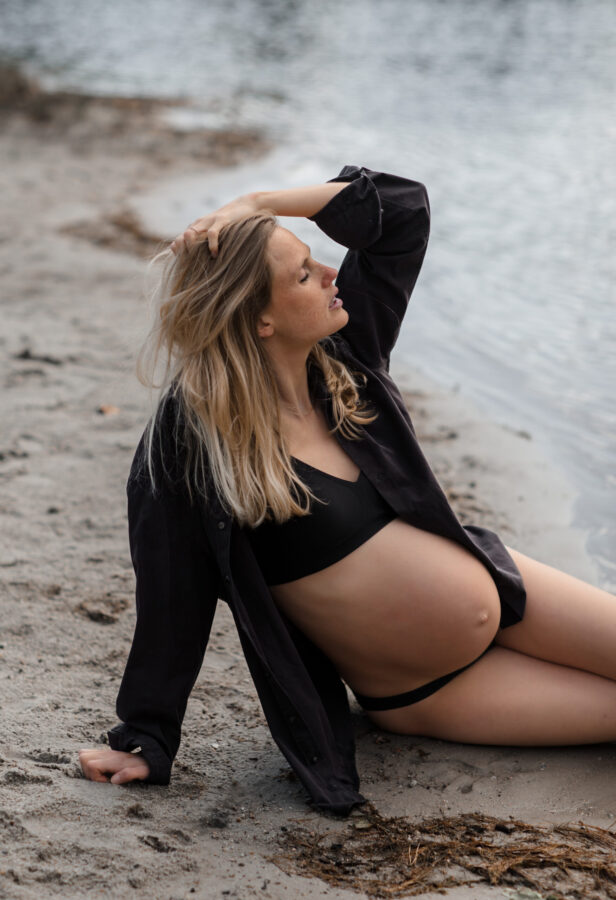 2026 - Babybauchshooting an der blauen Lagune - Lilith-93