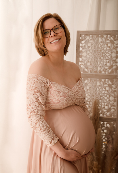 Babybauchshooting im Studio