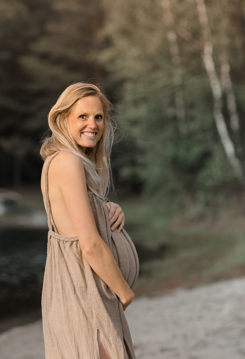 Babybauchshooting am See - Celle - Lüneburger Heide-26