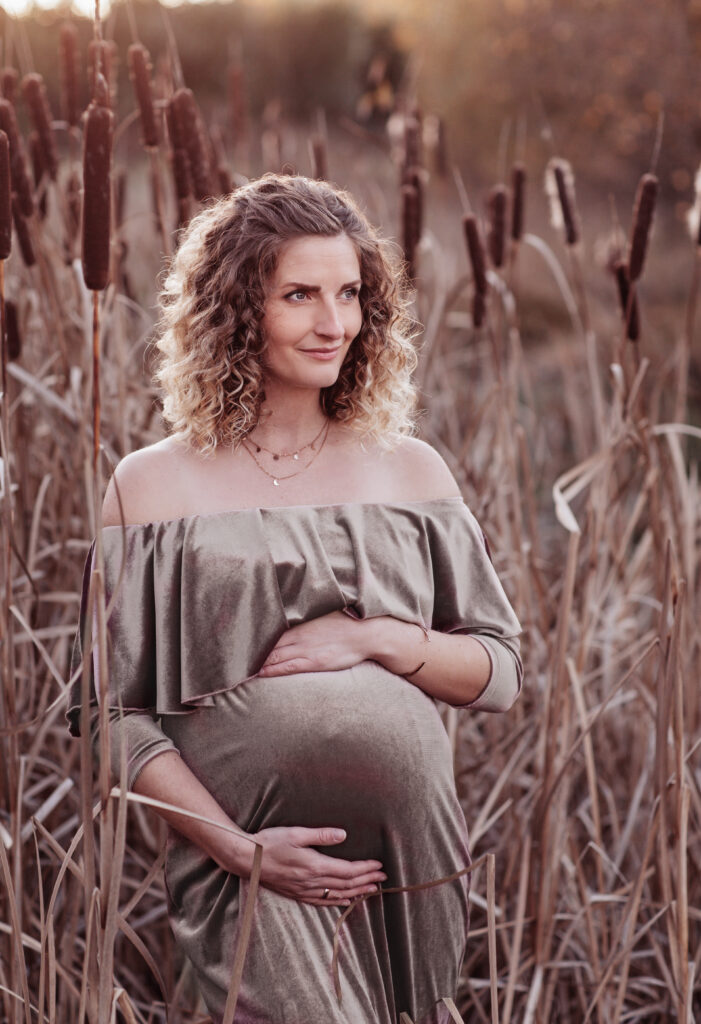 Babybauchshooting im Schilf
