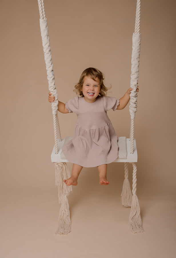 Fotoshooting im Studio mit toller Schaukel